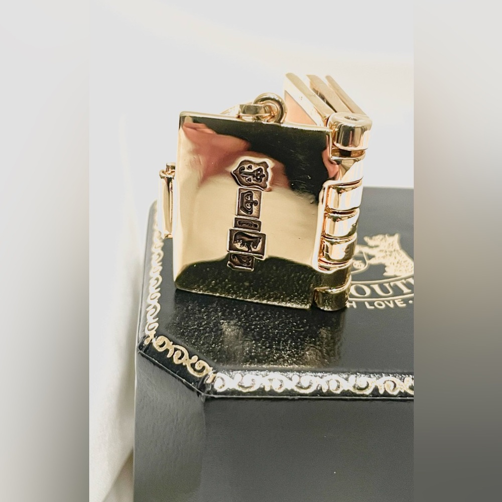 NWT Vintage Juicy Gold Spiral Flip Look Book Magazine Charm 2006 Y2K Collectible - Picture 8 of 10
